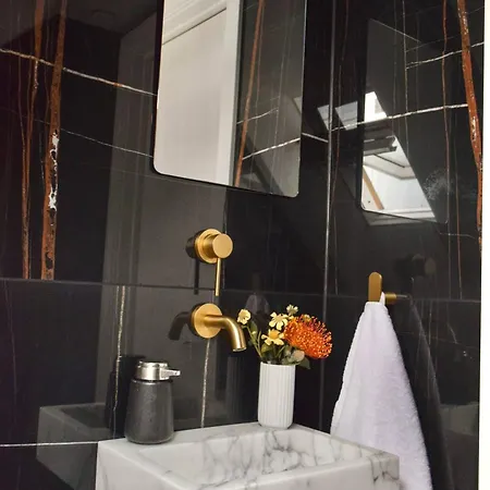 Penthouse With Private Rooftop Terrace Apartman