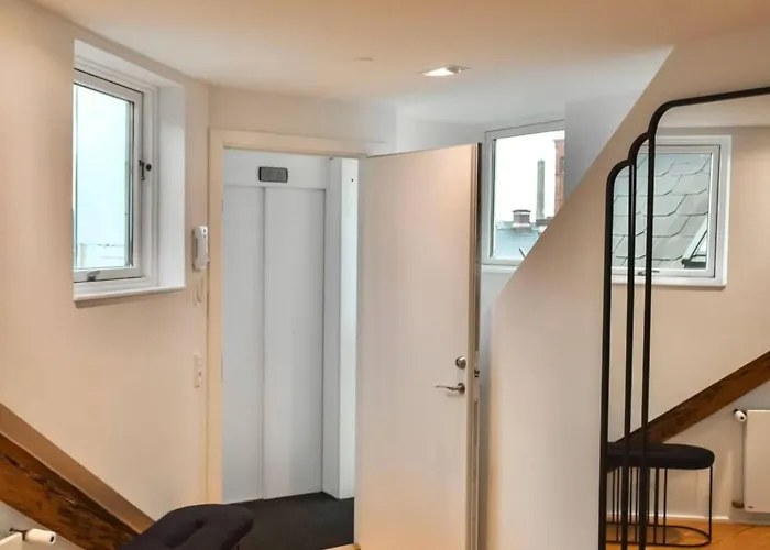 Penthouse With Private Rooftop Terrace *