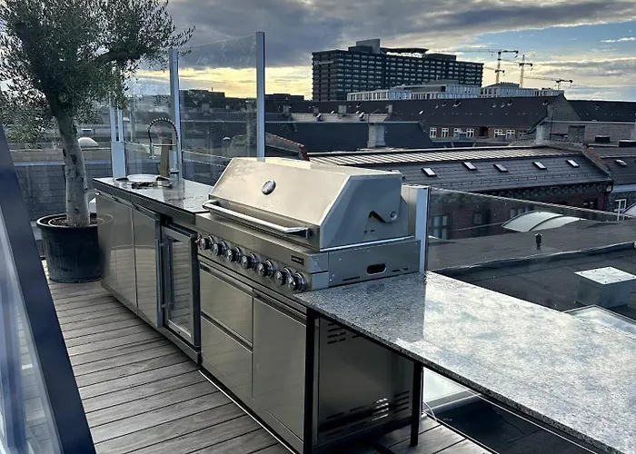 Penthouse With Private Rooftop Terrace *